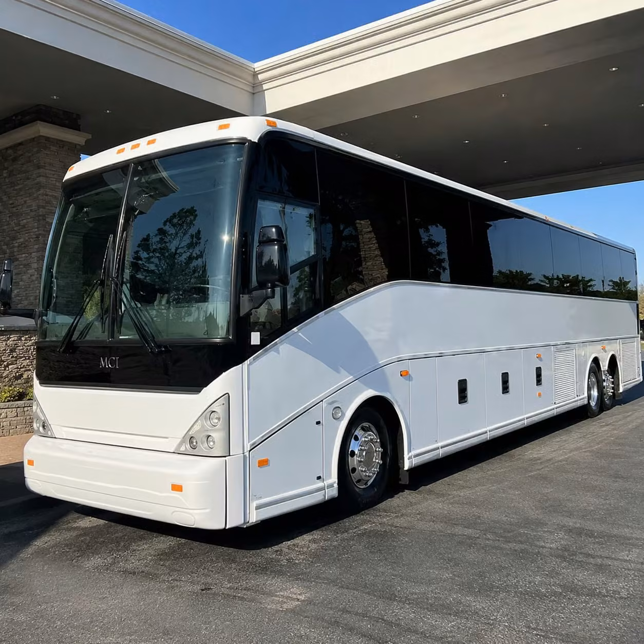 carlsbad groups heading to san diego international airport have a reliable shuttle option